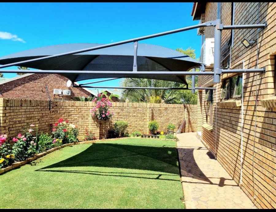 5 Bedroom Property for Sale in Roylglen Gardens Northern Cape